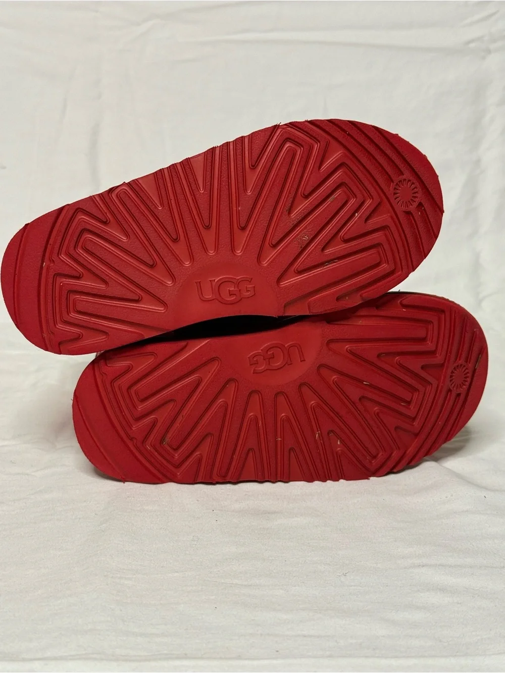 UGG Classic II Gel Hearts Boots Kids Size 1 Red Metallic 1151613K